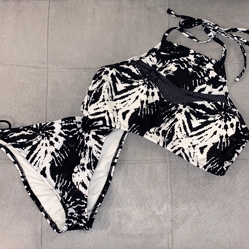 Black and white patterned high-neck bikini